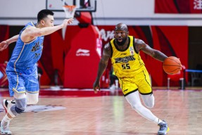 爱游戏体育-包含波尔图迎CBA季后赛关键赛，加时末段官宣签约，管理层满意，临场指挥获称赞的词条